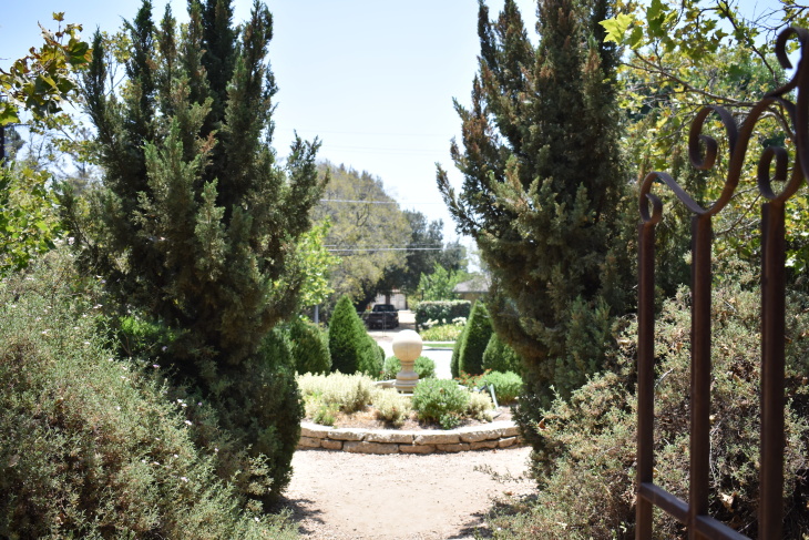 This Secret Garden In Pasadena Welcomes Your Green Thumbs Laist