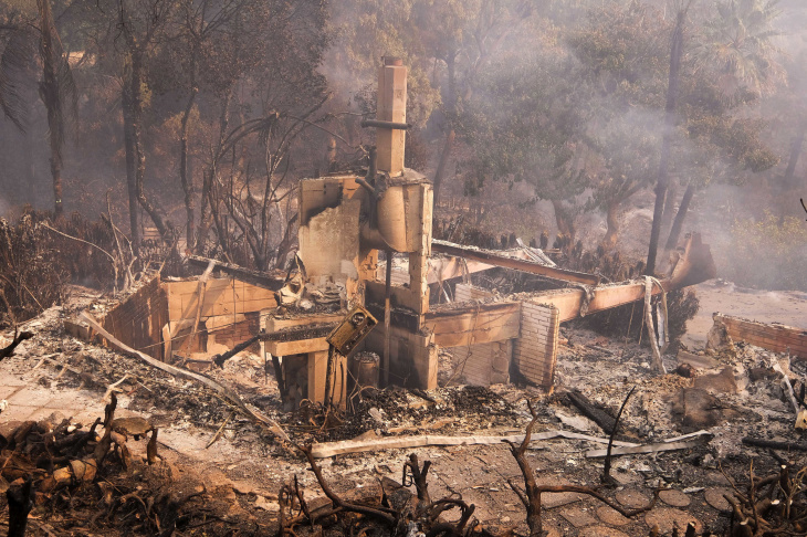 These Photos Of The Woolsey Fire In Malibu Show How Intense And ...