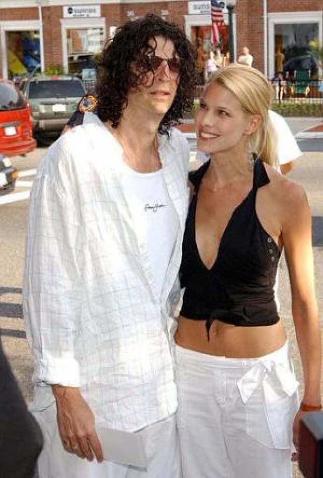 Hey Now Howard Stern Gets Engaged To Beth Ostrosky