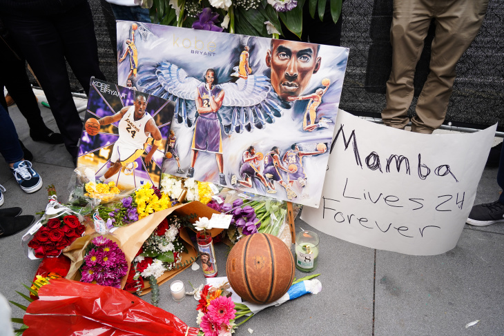 Fans Pay Tribute To Kobe Bryant Across Los Angeles In Wake Of Lakers Legend S Death Laist