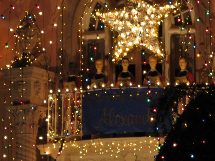 Saying Farewell To Altadena's 'House Of The 10,000 Lights' Christmas