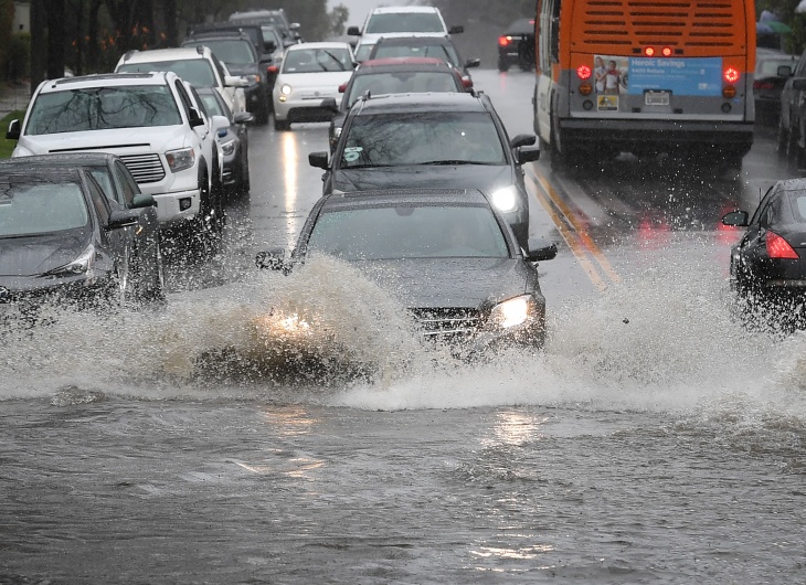 Hey LA, The Worst Time To Drive In The Rain Is Probably Not When You ...