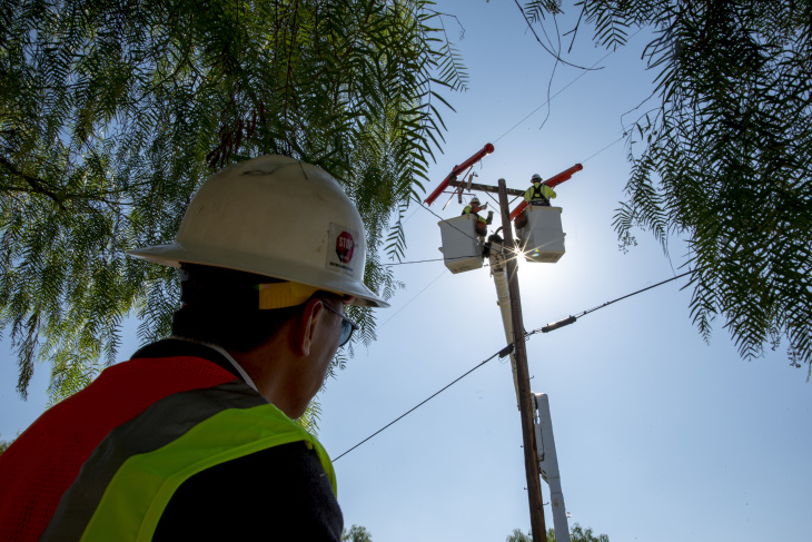 socal-edison-is-spending-millions-to-make-sure-its-power-poles-are-safe