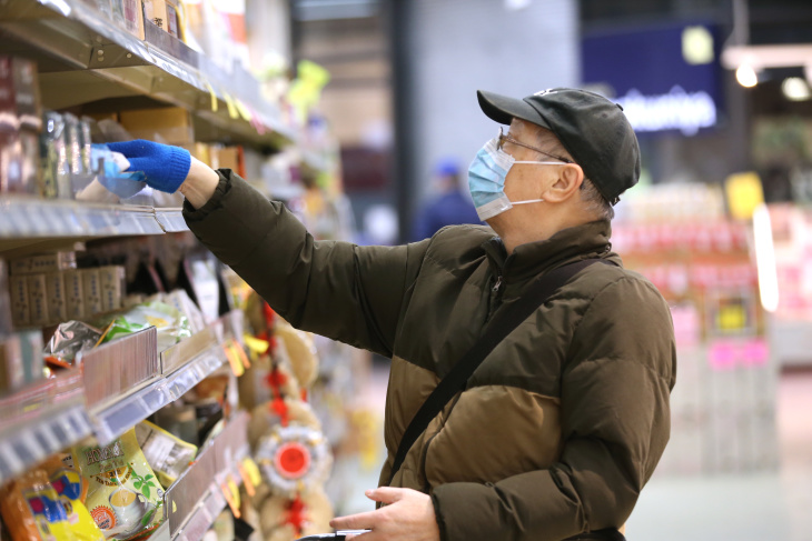 Coronavirus: Grocery stores carve out special shopping hours for seniors, those at risk