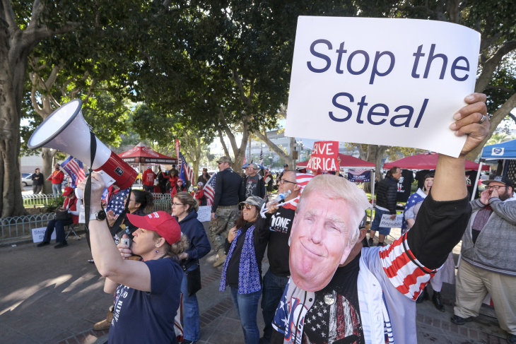 PHOTOS: Clashes In Downtown LA, As Trump Supporters Turn Out In ...