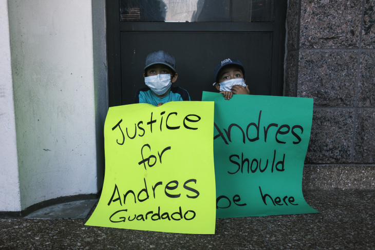 Photos The March On Compton Sheriffs Station To Protest The Shooting Of Andres Guardado Laist 5033