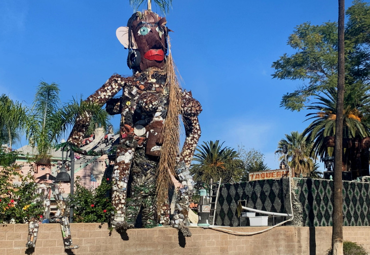 Tio S Tacos In Riverside Hides A Vast Outdoor Sculpture Museum Laist