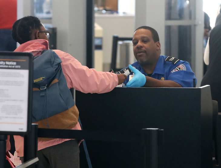 What It's Like For The Unpaid TSA Agents Still Working At LAX: LAist